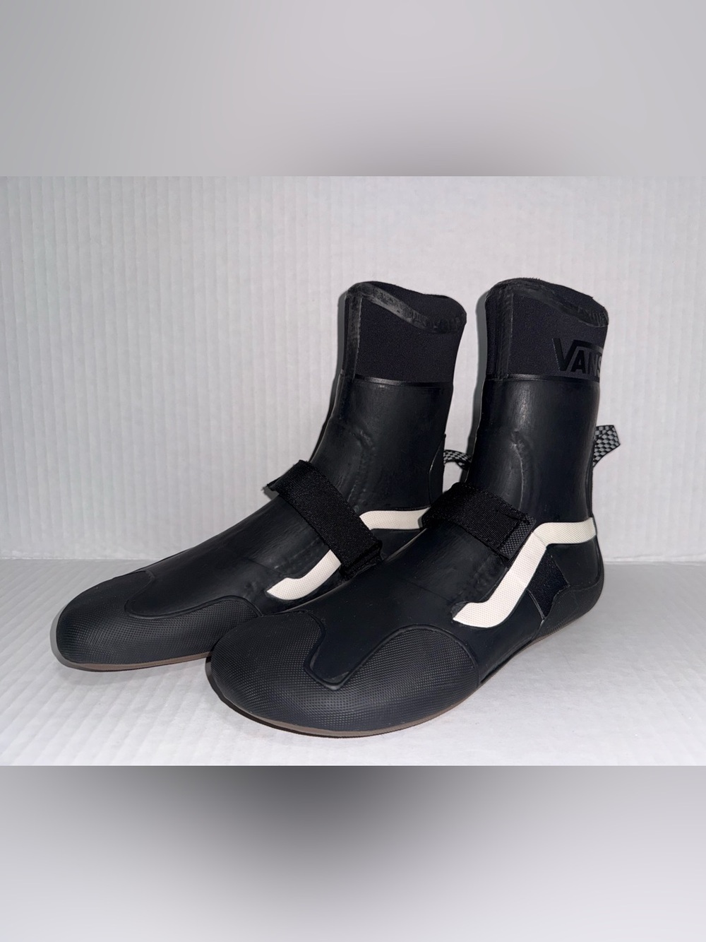NEW | VANS 5MM SURF BOOT 2 HI V WETSUIT BOOTIES | (NO BOX)